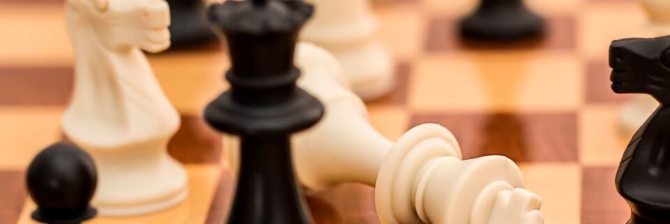 Fragen, Zuhören und entsprechende Handlungen daraus ableiten – das macht eine gute Führungskraft aus. Fragen, Zuhören und entsprechende Handlungen daraus ableiten – das macht eine gute Führungskraft aus.