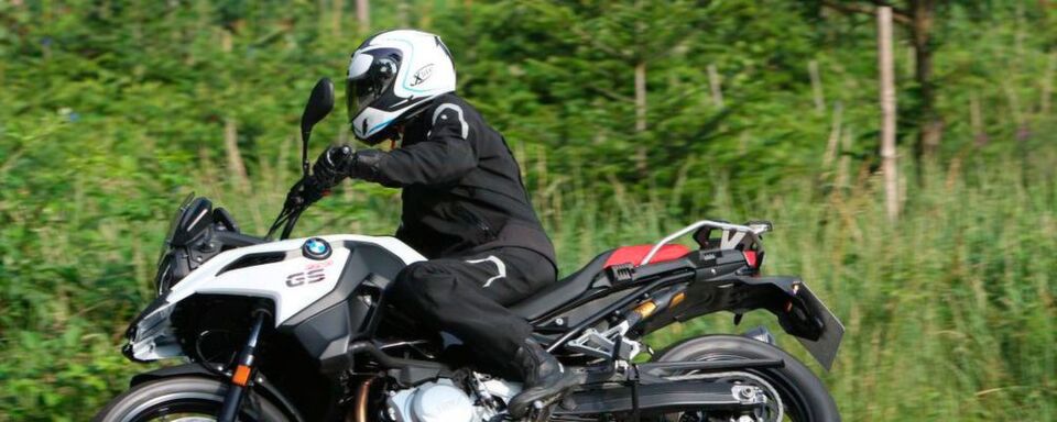 Vorbildlich niedrig fällt der Benzinkonsum mit einer Werksangabe von lediglich 4,1 Liter pro 100 Kilometer im WMTC-Test aus. Vorbildlich niedrig fällt der Benzinkonsum mit einer Werksangabe von lediglich 4,1 Liter pro 100 Kilometer im WMTC-Test aus.