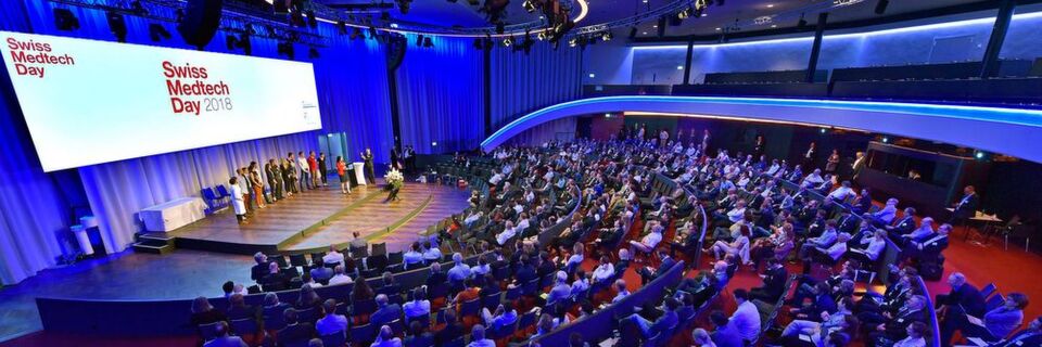 Über 600 Vertreter aus Industrie, Handel und Forschung nahmen an der Verleihung des Swiss Medtech Awards, am Science-Slam, an diversen Breakout-Sessions und Fachvorträgen teil. Über 600 Vertreter aus Industrie, Handel und Forschung nahmen an der Verleihung des Swiss Medtech Awards, am Science-Slam, an diversen Breakout-Sessions und Fachvorträgen teil.