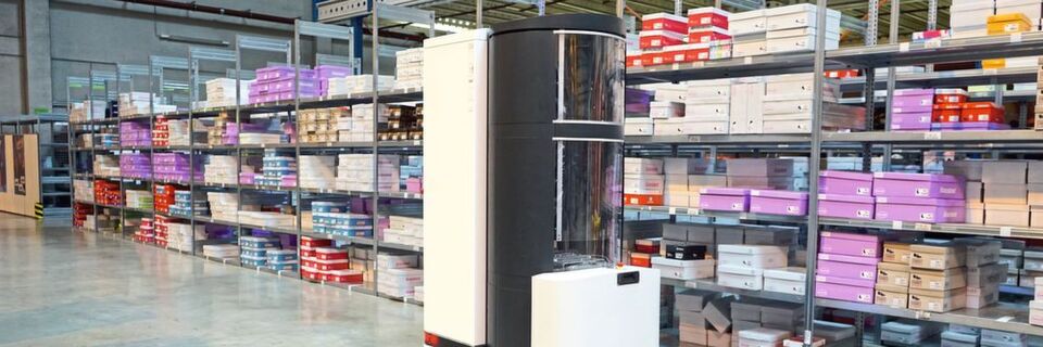 Toru, ein Goods-to-man-robot des Münchner Robotikentwicklers Magazino soll Kunden vor allem bei der Kommissionierung unter die Arme greifen. Toru, ein Goods-to-man-robot des Münchner Robotikentwicklers Magazino soll Kunden vor allem bei der Kommissionierung unter die Arme greifen.