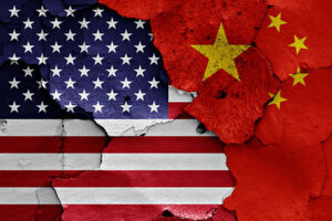 Seit Mitternacht zum 6. Juli 2018 sind die angekündigten US-Zolltarife auf chinesische Produkte in Kraft: Der Handelsstreit zwischen den zwei größten Volkswirtschaften der Welt hat begonnen. Experten der Halbleiter- und Elektronikindustrie sehen in dem Konflikt ein gewaltiges Nullsummenspiel, an dessem Ende es keine Gewinner geben kann. Seit Mitternacht zum 6. Juli 2018 sind die angekündigten US-Zolltarife auf chinesische Produkte in Kraft: Der Handelsstreit zwischen den zwei größten Volkswirtschaften der Welt hat begonnen. Experten der Halbleiter- und Elektronikindustrie sehen in dem Konflikt ein gewaltiges Nullsummenspiel, an dessem Ende es keine Gewinner geben kann.