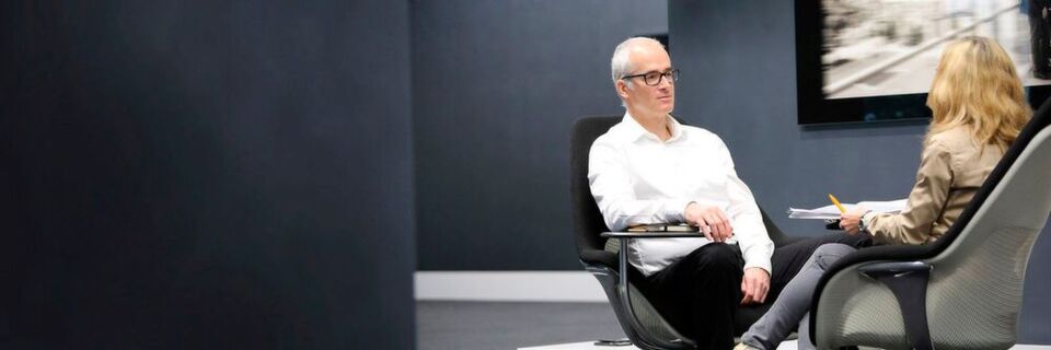 Dr. Andreas Jedlitschka, Fraunhofer IESE: "Durch die zunehmende Verfügbarkeit und die Erfolgsgeschichten in der Presse wächst auch der Wunsch nach systematischer Nutzung der Daten, sprich nach Datenanalysen, und damit der Bedarf an Fachleuten, die diese vornehmen." Dr. Andreas Jedlitschka, Fraunhofer IESE: "Durch die zunehmende Verfügbarkeit und die Erfolgsgeschichten in der Presse wächst auch der Wunsch nach systematischer Nutzung der Daten, sprich nach Datenanalysen, und damit der Bedarf an Fachleuten, die diese vornehmen."