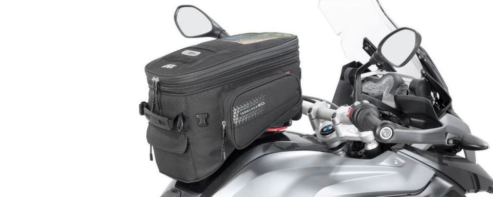 Das neue, schnell abnehmbare TanklockED-System für Tankrucksäcke soll die Ergonomie und den Fahrkomfort verbessern. Das neue, schnell abnehmbare TanklockED-System für Tankrucksäcke soll die Ergonomie und den Fahrkomfort verbessern.