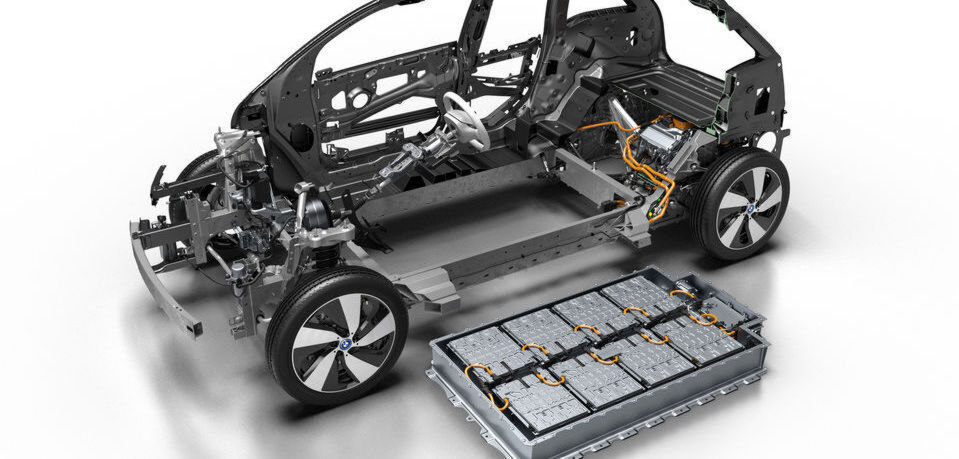 Aktuell ist Samsung der größte Zellen-Lieferant für BMW. Sie werden vor allem in den i3 aus dem Werk Leipzig eingebaut. Zukünftig könnte BMW von bis zu drei Zulieferern die Zellen beziehen. Aktuell ist Samsung der größte Zellen-Lieferant für BMW. Sie werden vor allem in den i3 aus dem Werk Leipzig eingebaut. Zukünftig könnte BMW von bis zu drei Zulieferern die Zellen beziehen.