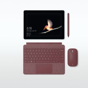 Das 10-Zoll-Panel des Surface Go liefert eine Auflösung von 1.800 x 1.200 Bildpunkten und behält damit das 3:2-Schema der aktuellen Surface-Modelle bei. Als Prozessor dient ein Intel Pentium 4415Y aus der Kaby-Lake-Familie. Als optionales Zubehör bietet Microsoft neben dem Keyboard und dem Pen auch eine passende Surface Mobile Mouse an. Das 10-Zoll-Panel des Surface Go liefert eine Auflösung von 1.800 x 1.200 Bildpunkten und behält damit das 3:2-Schema der aktuellen Surface-Modelle bei. Als Prozessor dient ein Intel Pentium 4415Y aus der Kaby-Lake-Familie. Als optionales Zubehör bietet Microsoft neben dem Keyboard und dem Pen auch eine passende Surface Mobile Mouse an.