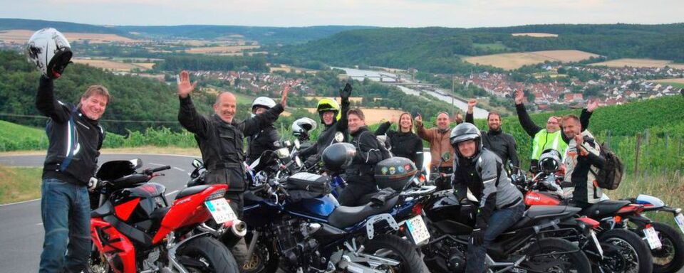 Gelungene Ausfahrt – In den Weinbergen bei Stetten verabschiedeten sich die ersten Biker. Gelungene Ausfahrt – In den Weinbergen bei Stetten verabschiedeten sich die ersten Biker.