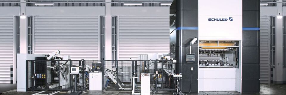 Die neue Servopresse MSP 400 von Schuler bietet viele smarte Funktionen, hohe Produktivität, Prozesssicherheit und intuitive Bedienbarkeit. Die neue Servopresse MSP 400 von Schuler bietet viele smarte Funktionen, hohe Produktivität, Prozesssicherheit und intuitive Bedienbarkeit.