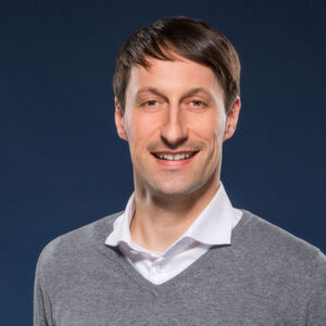 Tim Neugebauer, Geschäftsführer der DMK E-Business GmbH, zeigt auf, wie sich IT-Abteilungen wandeln müssen, um nicht den Anschluss an die Konkurrenz zu verlieren. Tim Neugebauer, Geschäftsführer der DMK E-Business GmbH, zeigt auf, wie sich IT-Abteilungen wandeln müssen, um nicht den Anschluss an die Konkurrenz zu verlieren.