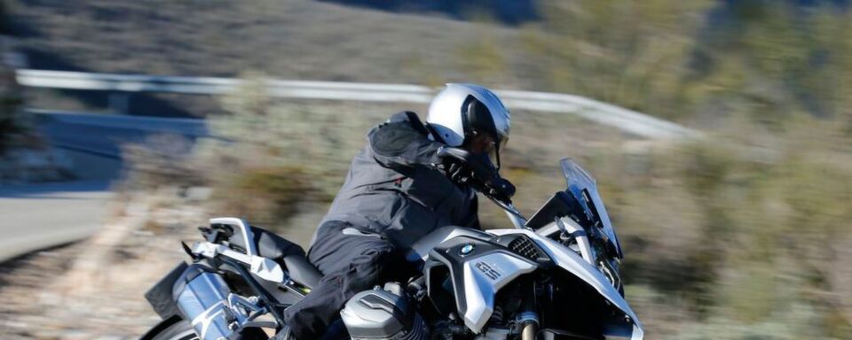 Bei den deutschen Motorradkäufern am meisten gefragt ist weiterhin die BMW R 1200 GS. Bei den deutschen Motorradkäufern am meisten gefragt ist weiterhin die BMW R 1200 GS.