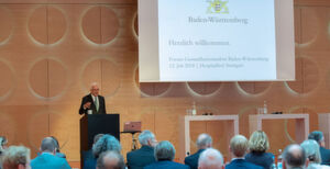Ministerpräsident Winfried Kretschmann bei seiner Rede zum „Forum Gesundheitsstandort Baden-Württemberg“ Ministerpräsident Winfried Kretschmann bei seiner Rede zum „Forum Gesundheitsstandort Baden-Württemberg“