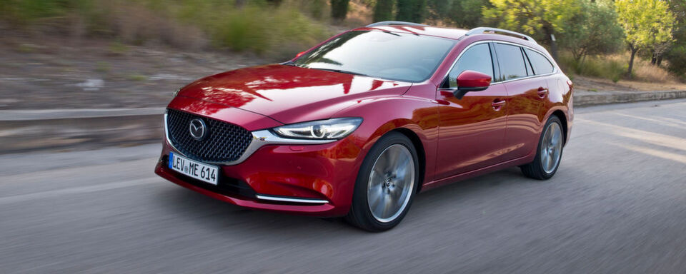 Der Mazda 6 bekommt nun schon sein zweites Facelift. Neben einem aufgewerteten Innenraum haben die Japaner besonders Wert auf den Fahrkomfort gelegt. Der Mazda 6 bekommt nun schon sein zweites Facelift. Neben einem aufgewerteten Innenraum haben die Japaner besonders Wert auf den Fahrkomfort gelegt.
