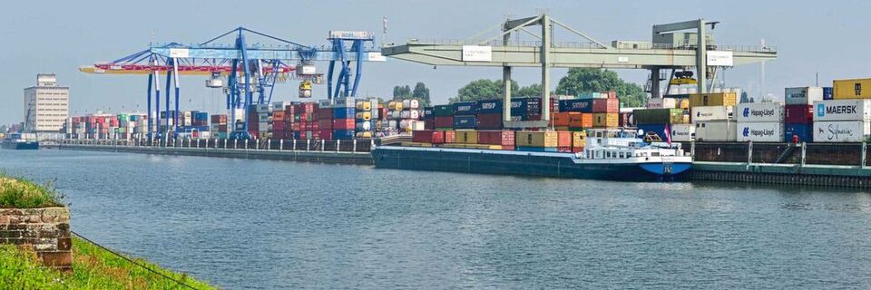 Konecranes hat den 40-Tonnen-Containerkran Titan 3 am Mannheimer Trimodal-Termin modernisiert. Konecranes hat den 40-Tonnen-Containerkran Titan 3 am Mannheimer Trimodal-Termin modernisiert.