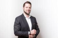 Seit 2015 ist Oliver Spitzer Co-Geschäftsführer der september Strategie & Forschung GmbH in Köln. Seit 2015 ist Oliver Spitzer Co-Geschäftsführer der september Strategie & Forschung GmbH in Köln.