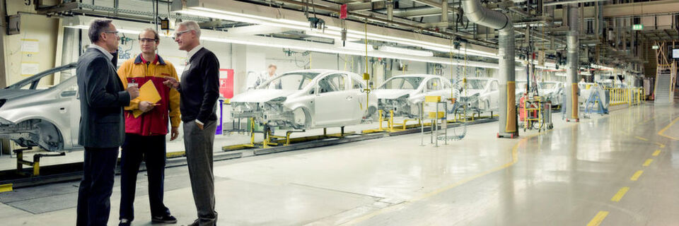BMW und DHL wollen ihre Zusammenarbeit stärken – sowohl beim Supply Chain Management als auch im Bereich Landtransporte. BMW und DHL wollen ihre Zusammenarbeit stärken – sowohl beim Supply Chain Management als auch im Bereich Landtransporte.