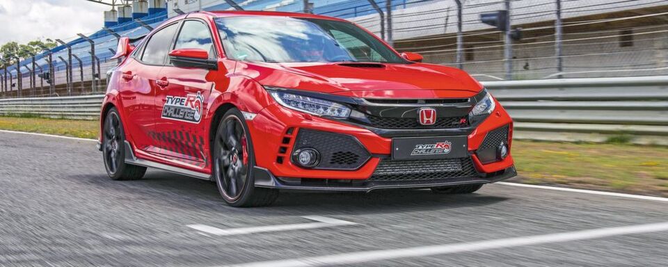 Mit einer Serienversion des Honda Civic Type R stellte Tiago Monteiro auf der Rennstrecke in Estoril einen neuen Rundenrekord für Serien-Fronttriebler auf. Mit einer Serienversion des Honda Civic Type R stellte Tiago Monteiro auf der Rennstrecke in Estoril einen neuen Rundenrekord für Serien-Fronttriebler auf.