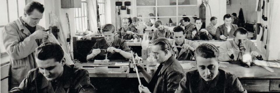 Anfang 1950 wurden in Fulda in der Glasbläserei von M. K. Juchheim auf einem ehemaligen Kasernengelände Glasthermometer hergestellt. Anfang 1950 wurden in Fulda in der Glasbläserei von M. K. Juchheim auf einem ehemaligen Kasernengelände Glasthermometer hergestellt.