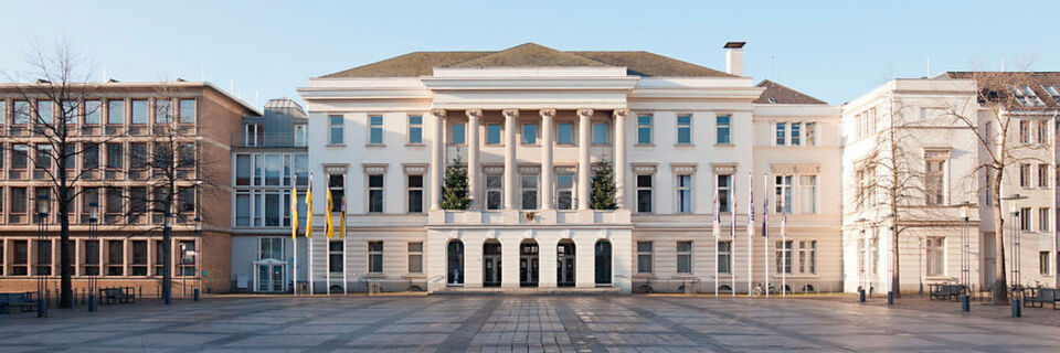 Die Stadt Krefeld legte beim Bau des neuen Rechenzentrums im Rathaus großen Wert auf die Installation einer zukunftsfähigen und dauerhaft angelegten passiven Infrastruktur. Die Stadt Krefeld legte beim Bau des neuen Rechenzentrums im Rathaus großen Wert auf die Installation einer zukunftsfähigen und dauerhaft angelegten passiven Infrastruktur.