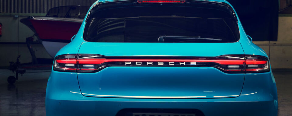 Porsche hat in China das Facelift des Macan vorgestellt. Die Neugestaltung des Hecks orientiert sich am klaren Design des Vorgängermodells. Porsche hat in China das Facelift des Macan vorgestellt. Die Neugestaltung des Hecks orientiert sich am klaren Design des Vorgängermodells.
