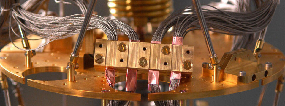 Wie genau die Hardware des Quantencomputings aussehen soll, daran wir noch gebastelt. Dass diese Zukunft jedoch bereits begonnen hat, steht ohne Zweifel fest. Deshlab entstehen derzeit zahlreiche neue Allianzen. Wie genau die Hardware des Quantencomputings aussehen soll, daran wir noch gebastelt. Dass diese Zukunft jedoch bereits begonnen hat, steht ohne Zweifel fest. Deshlab entstehen derzeit zahlreiche neue Allianzen.