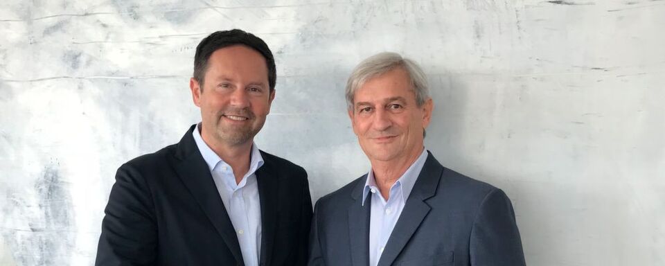 Zum 01. Januar 2019 tritt Jürgen Otto (links) in die Geschäftsführung der Dräxlmaier Group ein und übernimmt die Funktion des CEO von Fritz Dräxlmaier (rechts). Zum 01. Januar 2019 tritt Jürgen Otto (links) in die Geschäftsführung der Dräxlmaier Group ein und übernimmt die Funktion des CEO von Fritz Dräxlmaier (rechts).