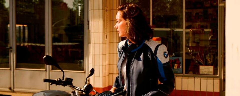 Die Damenversion der schicken Retro-Jacke ist sogar auf nur 50 Stück limitiert. Die Damenversion der schicken Retro-Jacke ist sogar auf nur 50 Stück limitiert.