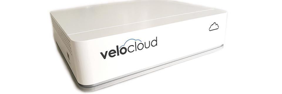 Für die SD-WAN-P2P-Verbindung werden an beiden Standorten SD-WAN-Endgeräte, z.B. das VeloCloud Edge Device, installiert. Für die SD-WAN-P2P-Verbindung werden an beiden Standorten SD-WAN-Endgeräte, z.B. das VeloCloud Edge Device, installiert.