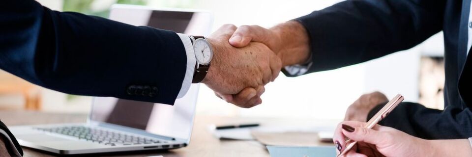 Ohne eine grundlegende, an den Geschäftszielen ausgerichtete Strategie drohen die teilweise hohen Investitionen der Unternehmen zur Personalentwicklung wirkungslos zu verpuffen. Ohne eine grundlegende, an den Geschäftszielen ausgerichtete Strategie drohen die teilweise hohen Investitionen der Unternehmen zur Personalentwicklung wirkungslos zu verpuffen.