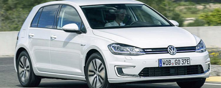 Kein deutscher Hersteller an der Spitze, dafür aber auf Platz 2: Der E-Golf von VW schaffte 2.561 Neuzulassungen im ersten Halbjahr. Kein deutscher Hersteller an der Spitze, dafür aber auf Platz 2: Der E-Golf von VW schaffte 2.561 Neuzulassungen im ersten Halbjahr.