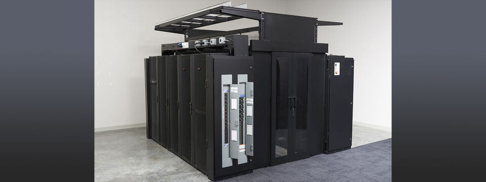 „Hyper-Pod“-Module von Schneider Electric im Customer Solution Center von Dell Technologies. „Hyper-Pod“-Module von Schneider Electric im Customer Solution Center von Dell Technologies.