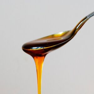 In Honig können toxische Pflanzeninhaltsstoffe stecken und die Lebensmittelkette verunreinigen. In Honig können toxische Pflanzeninhaltsstoffe stecken und die Lebensmittelkette verunreinigen.