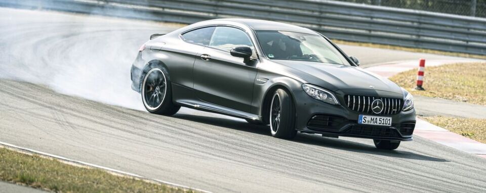 Mercedes-AMG überarbeitet den C63. Die kompakten V8-Modelle fahren in einem begehrten Segment. Mercedes-AMG überarbeitet den C63. Die kompakten V8-Modelle fahren in einem begehrten Segment.