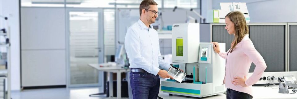 Die Beschriftung mittels Lasertechnik bietet vielseitige Anwendungsmöglichkeiten unter anderem in der Automatisierungstechnik und im Maschinenbau. Die Beschriftung mittels Lasertechnik bietet vielseitige Anwendungsmöglichkeiten unter anderem in der Automatisierungstechnik und im Maschinenbau.