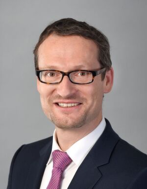 Dr. Kay Ruge vom Deutschen Landkreistag kritisiert, dass sich die eGovernment-Agentur nur um die Belange des Bundes kümmern soll. Er fordert Beratungsleistungen für Bund, Länder und Kommunen Dr. Kay Ruge vom Deutschen Landkreistag kritisiert, dass sich die eGovernment-Agentur nur um die Belange des Bundes kümmern soll. Er fordert Beratungsleistungen für Bund, Länder und Kommunen