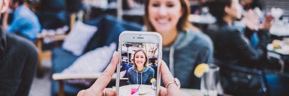Im B2C bereits ein festetablierter Teil der Werbekommunikation – das "Influencer-Marketing". Im B2C bereits ein festetablierter Teil der Werbekommunikation – das "Influencer-Marketing".