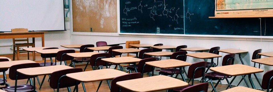 Das neue Datenschutzrecht zwingt auch Schulen dazu, personenbezogene Daten organisatorisch wie technisch vor unerlaubtem Zugriff zu sichern. Das neue Datenschutzrecht zwingt auch Schulen dazu, personenbezogene Daten organisatorisch wie technisch vor unerlaubtem Zugriff zu sichern.