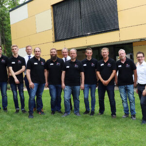 Das Team des Rechenzentrums gemeinsam mit dem Bundestagsabgeordneten Falko Mohrs (Vierter von links), Helmstedts Landrat Gerhard Radeck, Dunja Kreiser (Landtagsabgeordnete Wolfenbüttel) sowie Gabriele Siebert-Paul (Präsidiumsvorsitzende AWO-Bezirksverband Braunschweig). Das Team des Rechenzentrums gemeinsam mit dem Bundestagsabgeordneten Falko Mohrs (Vierter von links), Helmstedts Landrat Gerhard Radeck, Dunja Kreiser (Landtagsabgeordnete Wolfenbüttel) sowie Gabriele Siebert-Paul (Präsidiumsvorsitzende AWO-Bezirksverband Braunschweig).