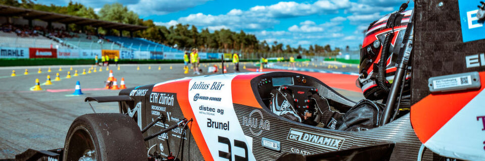 Die Formula Student Germany (FSG) ist ein internationaler Konstruktionswettbewerb für Studenten. Die Aufgabe besteht darin, ein einsitziges Formel-Fahrzeug zu konstruieren und einen fahrfertigen Prototypen herzustellen. Die Formula Student Germany (FSG) ist ein internationaler Konstruktionswettbewerb für Studenten. Die Aufgabe besteht darin, ein einsitziges Formel-Fahrzeug zu konstruieren und einen fahrfertigen Prototypen herzustellen.