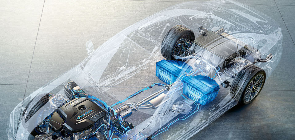 Um Hybridmotorsysteme ausgiebig testen zu können, werden in den Entwicklungslaboren rückspeisefähige AC/DC-Wandler benötigt, die quasi als Mittler zwischen Akku und Stromerzeuger bzw. Antrieb fungieren. Um Hybridmotorsysteme ausgiebig testen zu können, werden in den Entwicklungslaboren rückspeisefähige AC/DC-Wandler benötigt, die quasi als Mittler zwischen Akku und Stromerzeuger bzw. Antrieb fungieren.