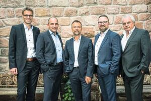 Nach dem Signing (v.l.): Thomas Einsiedler (Chief Product Officer Transporeon), Martin Mack (geschäftsführender Gesellschafter und CTO Transporeon), Björn Klippel (GF und Gründer Tim Consult), Oliver Kahrs (Director Strategic Initiatives Transporeon und neuer GF Tim Consult) sowie Frieder Töpfer (Gesellschafter Tim Consult). Nach dem Signing (v.l.): Thomas Einsiedler (Chief Product Officer Transporeon), Martin Mack (geschäftsführender Gesellschafter und CTO Transporeon), Björn Klippel (GF und Gründer Tim Consult), Oliver Kahrs (Director Strategic Initiatives Transporeon und neuer GF Tim Consult) sowie Frieder Töpfer (Gesellschafter Tim Consult).
