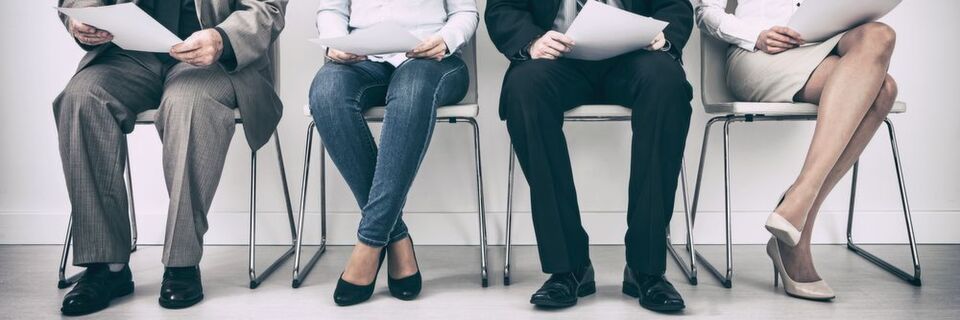 Insbesondere bei Führungskräften kann eine falsche Personalwahl schnell hohe Kosten und zusätzlichen Aufwand verursachen. Unternehmen sollten daher zunächst ein konkretes Anforderungsprofil erstellen. Insbesondere bei Führungskräften kann eine falsche Personalwahl schnell hohe Kosten und zusätzlichen Aufwand verursachen. Unternehmen sollten daher zunächst ein konkretes Anforderungsprofil erstellen.