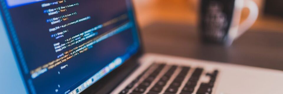 Es gibt gute und schlechte Modelle der Künstlichen Intelligenz. Ein gutes KI-Modell zeichnet sich dadurch aus, dass es kompakt, schnell und universell nutzbar ist, also beim Kunden sofort und ohne spezifisches Training eingesetzt werden kann. Es gibt gute und schlechte Modelle der Künstlichen Intelligenz. Ein gutes KI-Modell zeichnet sich dadurch aus, dass es kompakt, schnell und universell nutzbar ist, also beim Kunden sofort und ohne spezifisches Training eingesetzt werden kann.