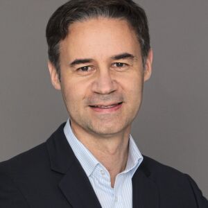 Thomas Korne ist seit 2012 Professor für Internationales Logistikmanagement an der HTW Saar. An der Hochschule lehrt Professor Korne hauptsächlich Fächer im Bereich des Supply Chain Managements. Er forscht im Bereich der Operational Excellence an der Umsetzung von Reifegradmodellen und ist wissenschaftlicher Leiter des Arbeitskreises AKJ Automotive. Thomas Korne ist seit 2012 Professor für Internationales Logistikmanagement an der HTW Saar. An der Hochschule lehrt Professor Korne hauptsächlich Fächer im Bereich des Supply Chain Managements. Er forscht im Bereich der Operational Excellence an der Umsetzung von Reifegradmodellen und ist wissenschaftlicher Leiter des Arbeitskreises AKJ Automotive.