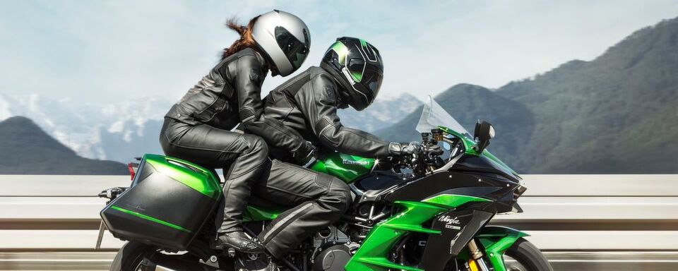 Die Kawasaki strotzt mit ihren 200 PS nur so vor Stärke. Die Kawasaki strotzt mit ihren 200 PS nur so vor Stärke.