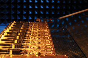 Elektronisch gesteuerte Gruppenantennen vom Fraunhofer FHR sorgen für eine verbesserte Detektionsgenauigkeit künftiger Schiffsnavigationsradare Elektronisch gesteuerte Gruppenantennen vom Fraunhofer FHR sorgen für eine verbesserte Detektionsgenauigkeit künftiger Schiffsnavigationsradare