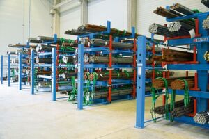 Mit seinem Roll-aus-Regal bietet Karl H. Bartels Kunden die Möglichkeit, bestehende Logistikflächen besser auszunutzen. Mit seinem Roll-aus-Regal bietet Karl H. Bartels Kunden die Möglichkeit, bestehende Logistikflächen besser auszunutzen.