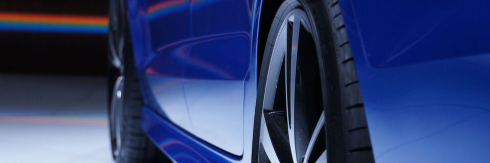 Wenn das vernetzte Auto Wirklichkeit werden soll, müssen Autohersteller künftig standardmäßig sichere IoT-Technologien einsetzen. Wenn das vernetzte Auto Wirklichkeit werden soll, müssen Autohersteller künftig standardmäßig sichere IoT-Technologien einsetzen.