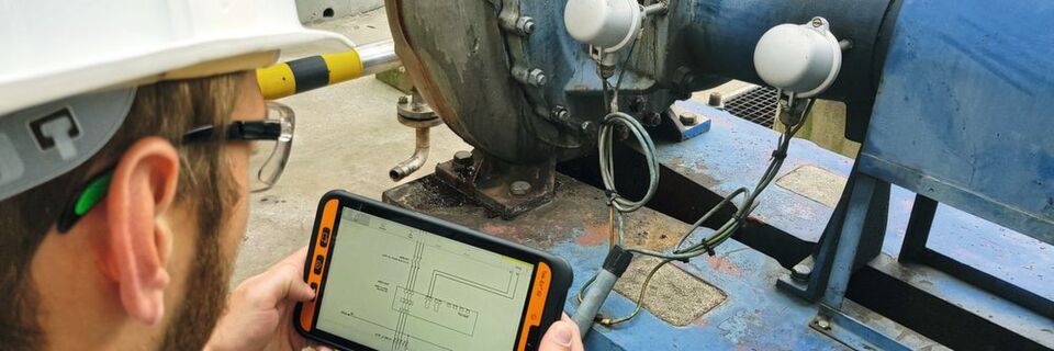 Durch den mobilen Einsatz von AR können vielseitige Herausforderungen und Aufgaben in der Industrie gelöst werden – von der raschen Inbetriebnahme einer Anlage über transparente Prozesse und die präzise Wartung bis hin zum effizienten Asset Management. Durch den mobilen Einsatz von AR können vielseitige Herausforderungen und Aufgaben in der Industrie gelöst werden – von der raschen Inbetriebnahme einer Anlage über transparente Prozesse und die präzise Wartung bis hin zum effizienten Asset Management.