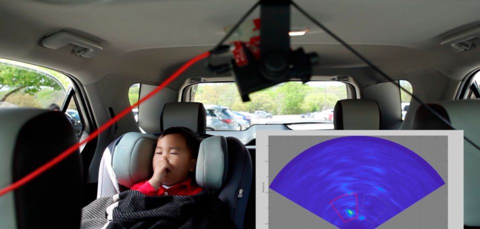 Nach Angaben der San Jose State University sterben jährlich durchschnittlich 37 Kinder in überhitzten Autos – mehr als die Hälfte davon, nachdem im Auto vergessen wurden. Nach Angaben der San Jose State University sterben jährlich durchschnittlich 37 Kinder in überhitzten Autos – mehr als die Hälfte davon, nachdem im Auto vergessen wurden.