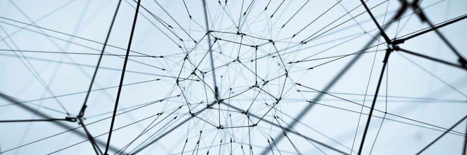 Die Digitalisierung treibt die B2B-Industrien an. Alle reden jetzt von IoT, digital Twin, Big Data, KI und Blockchain. Die Digitalisierung treibt die B2B-Industrien an. Alle reden jetzt von IoT, digital Twin, Big Data, KI und Blockchain.