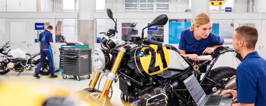 Bis zum 30.9.2018 kann man sich bei BMW in Berlin für eine Ausbildung bewerben. Bis zum 30.9.2018 kann man sich bei BMW in Berlin für eine Ausbildung bewerben.